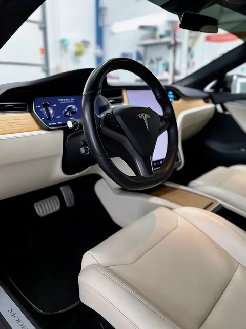 Салон Tesla после работ